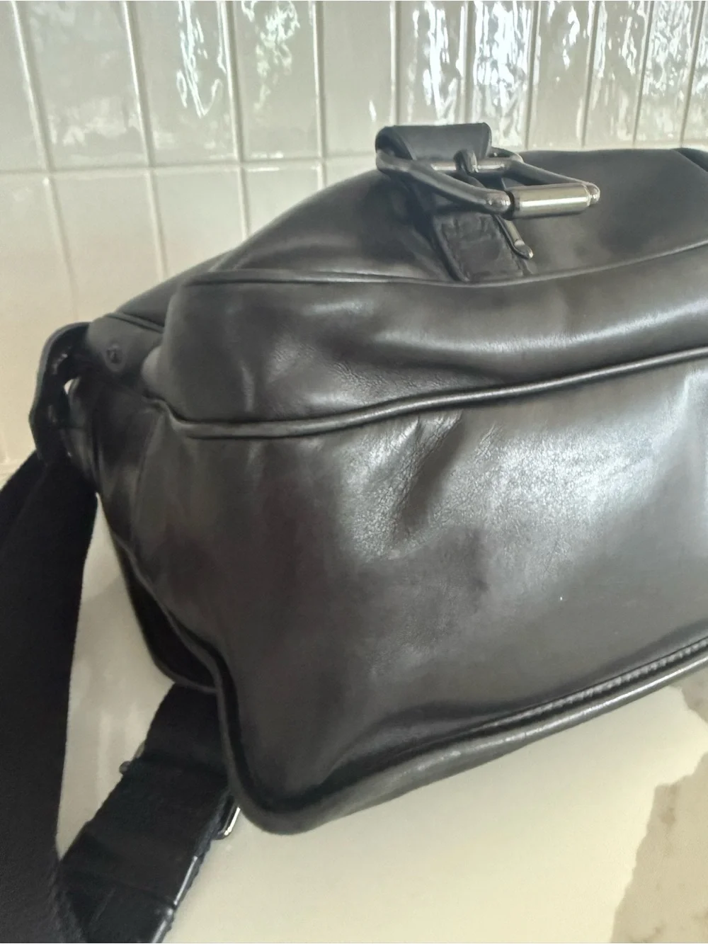 Men's Black Leather Crossbody Messenger Bag - Classic Utility Style